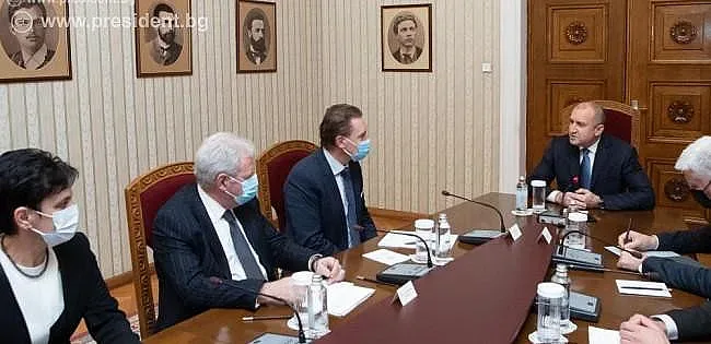 Радев прие Домусчиев, какво му обеща