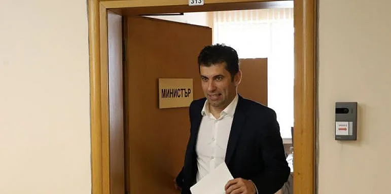 Чистка в земеделието! Кирил Петков уволни трима зам.-министри