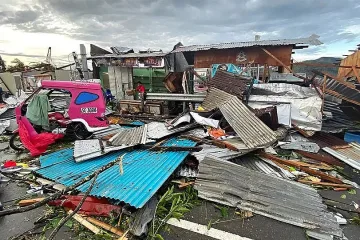 Тайфун уби над 100 души, 300 000 са евакуирани