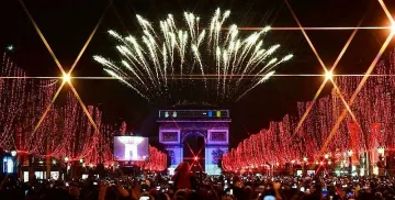 Париж остана без празник, но парижани чакат още проблеми