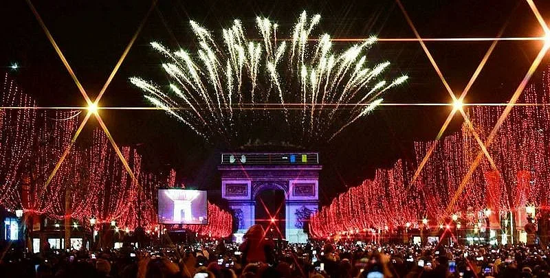 Париж остана без празник, но парижани чакат още проблеми