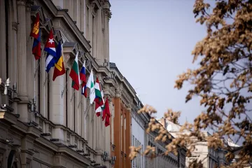 Надпреварваме се с Орбан за Банката на СИВ