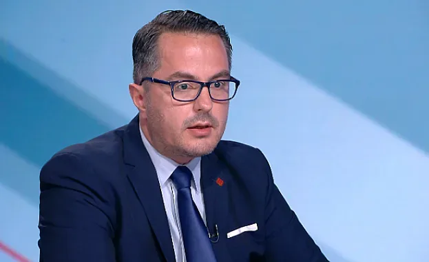 Ганев плаши с протест, иска изслушване на Петков за мораториума