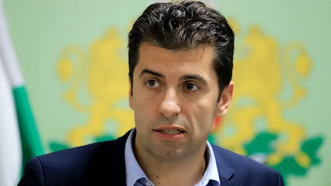 Петков освободи трима зам.министри