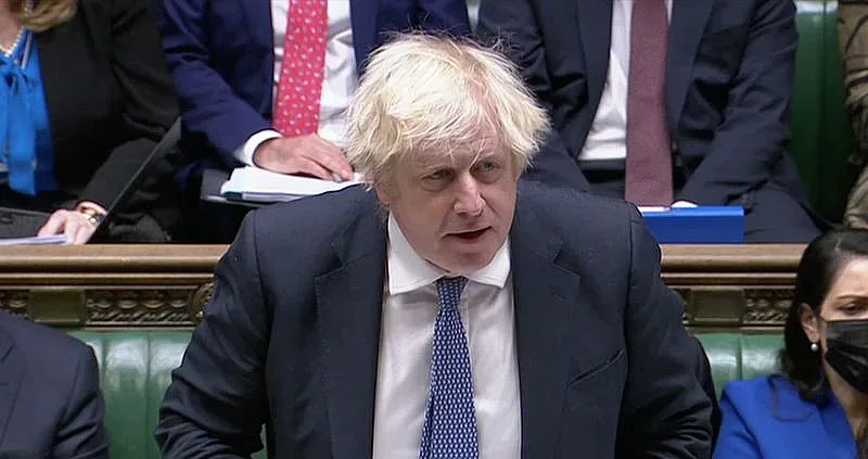 Борис Джонсън постигна целта си. Отне свободи на англичаните
