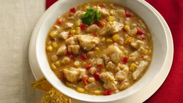 Бобът по шопски се готви с люти чушки. Вижте горещата рецепта