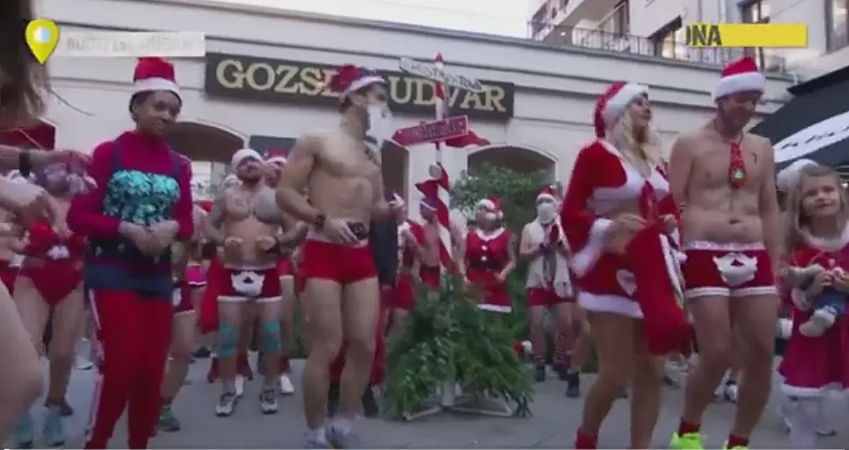 Дядо Коледа се съблече. Овации в Будапеща