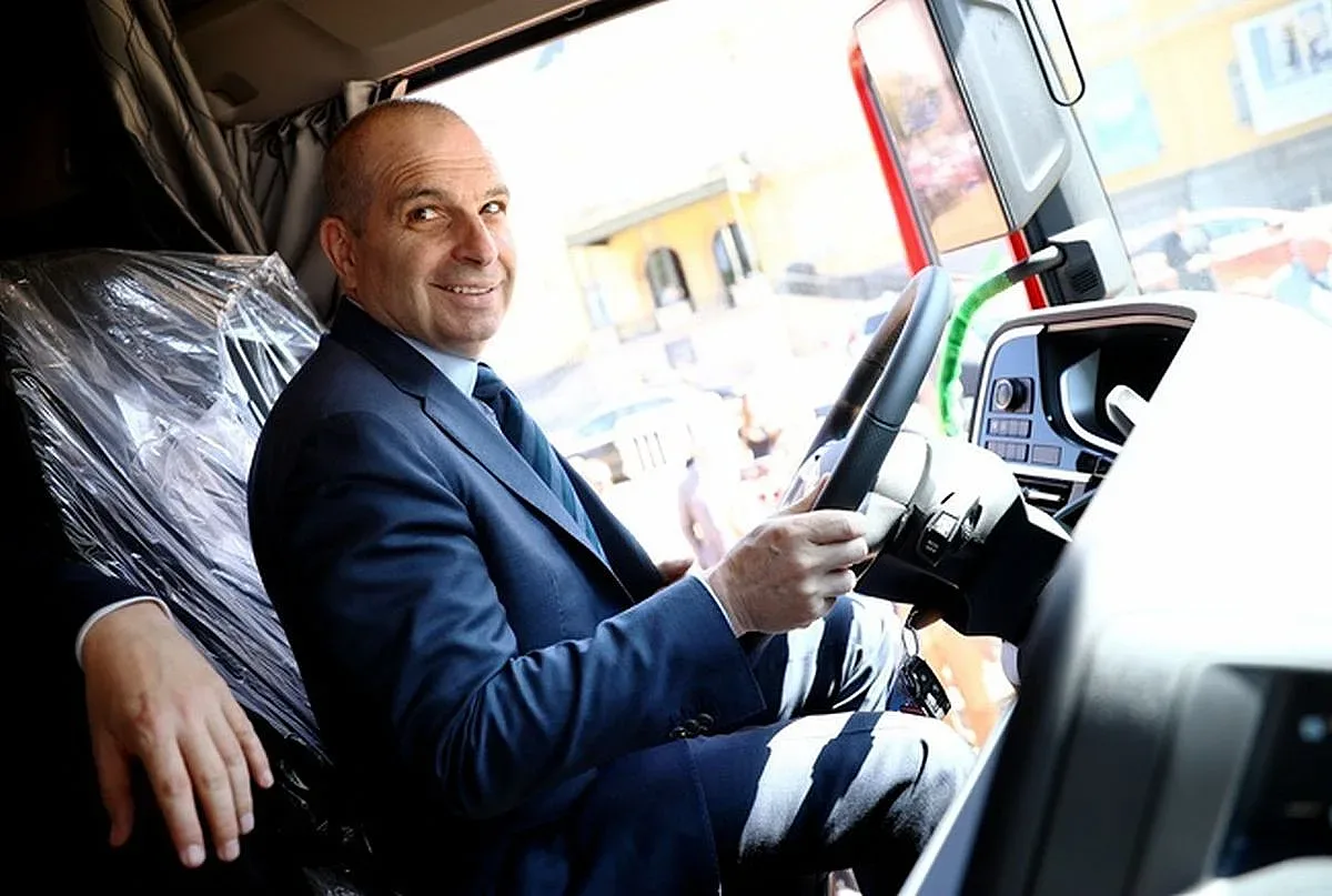 Караджов съобщи голяма новина за влаковете и зарадва пътниците