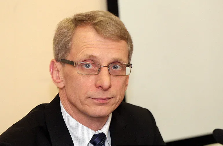 Голям проблем с тестовете. Признание на Денков