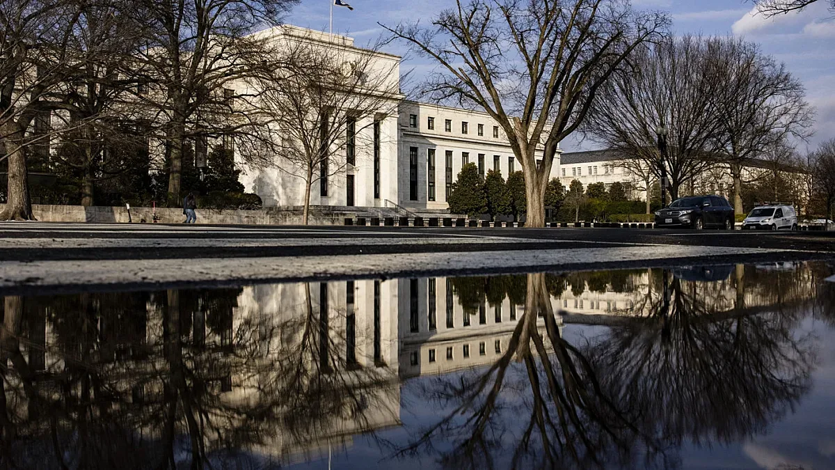 Турбуленции в света на парите. Каква седмица ни чака