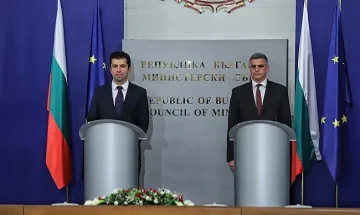 Янев предаде властта на Петков, какво се зарече новият премиер