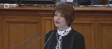 ГЕРБ със залп на английски срещу Радев