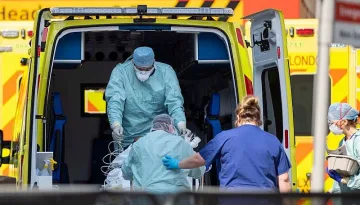 Британци прогнозират много смърт от Омикрон. Какво препоръчват?