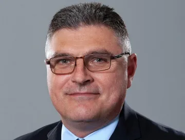 Военният министър става посланик в САЩ