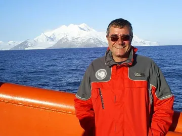 Учени ще изследват сънищата на полярници за връзка с отвъдното