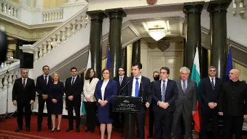 Как един министър ще остане на работа. Условието на Петков