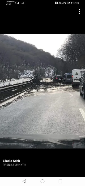 Заобикаляйте пътя София-Перник, случи се нещо страшно