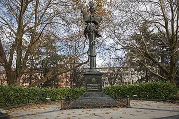 Изградиха декоративен лавров венец в Стара Загора