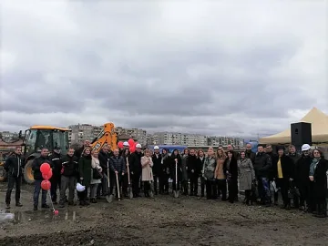 Първа копка на нов строителен хипермаркет в Казанлък