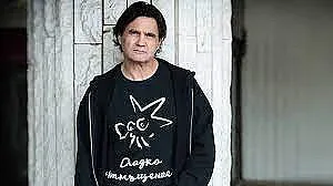 Шах! Още една звезда тръгва след Зуека зад граница