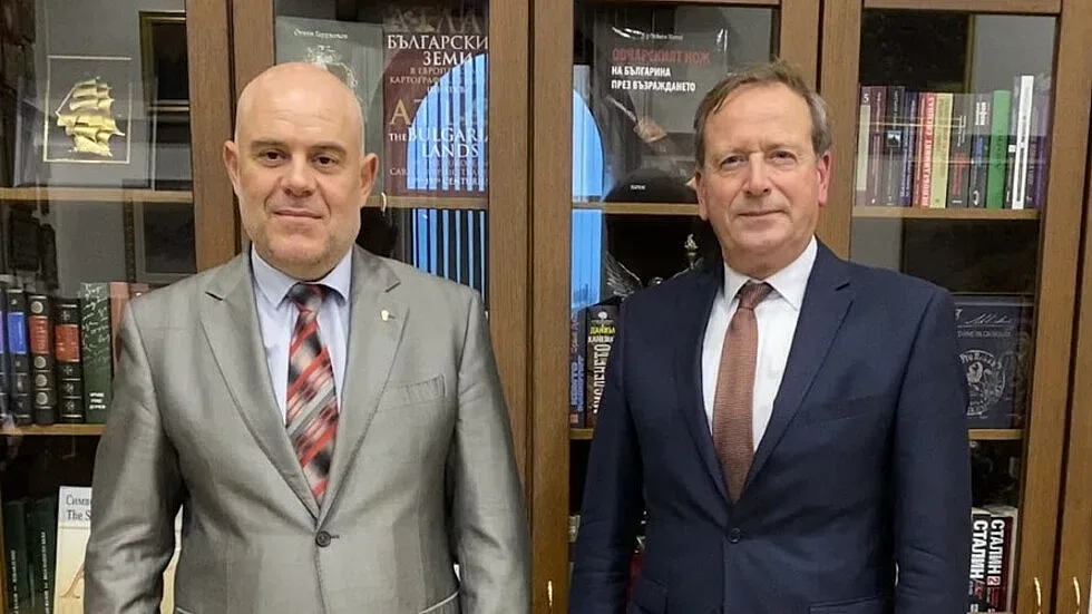 Гешев на среща с Хан Мораал. Какво обсъдиха?