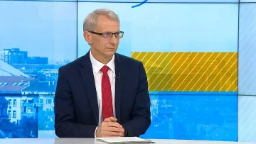Просветният министър: Родителите да "подтикнат" учениците