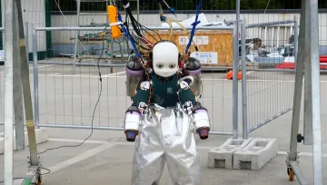 Учени създадоха робот, който ще може да лети като Железния човек