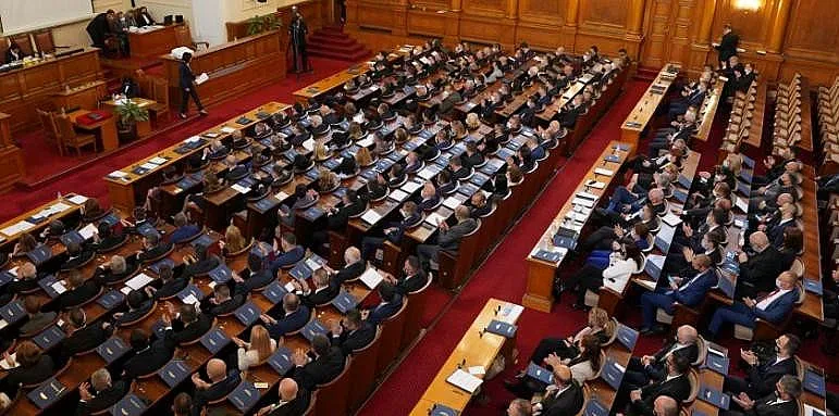 Привилегировани! Ще искат ли зелен сертификат от депутатите?