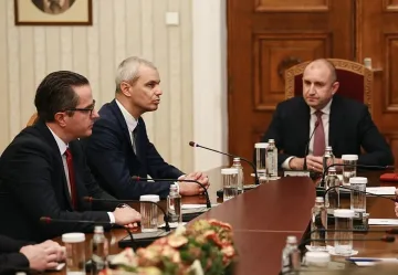 "Възраждане" без маски при Радев. Какво поискаха