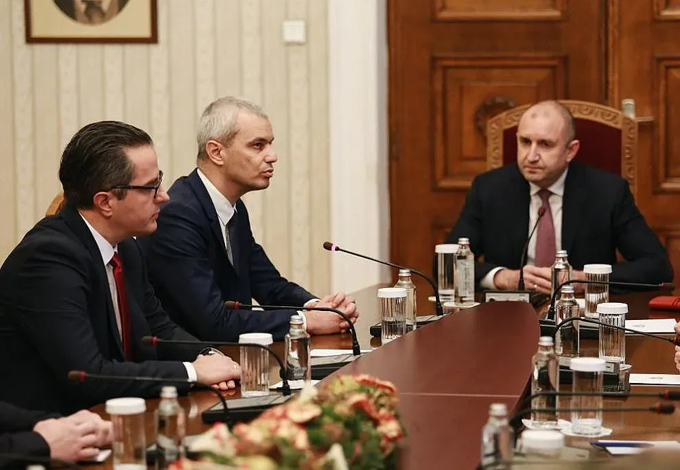 "Възраждане" без маски при Радев. Какво поискаха