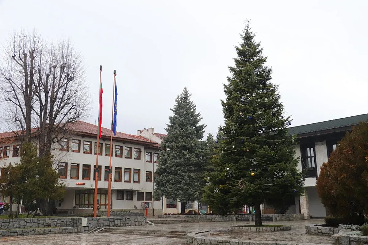 Палят тази вечер светлините на елхата в Банско