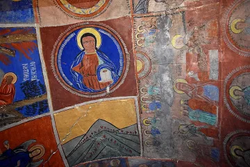 Зограф рисува Св. Троица с три човешки лица