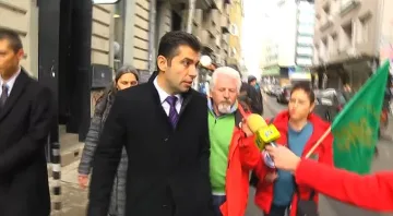 Антиваксъри подгониха Кирил Петков по улиците (ВИДЕО)
