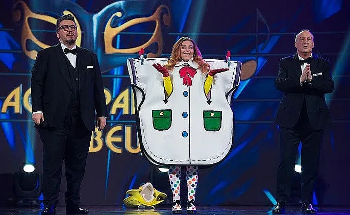 Вики загуби "Евровизия", но спечели "Маскираният певец"