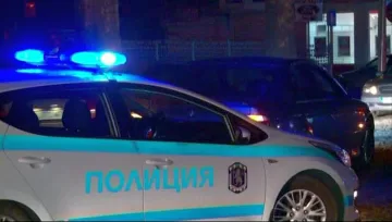 Пиян полицай блъсна камион, прави се на каратист (ВИДЕО)