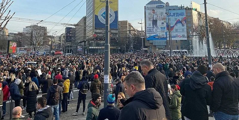 Сърбия се вдигна на бунт. Какво тормози комшиите?