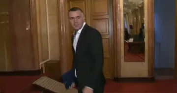 Ицо Хазарта притеснен. Какво го стресна?