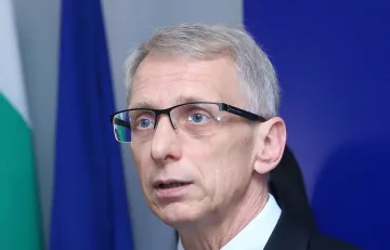 Денков: Снощи получихме 90 000 теста за учениците