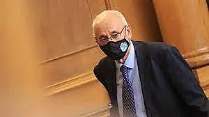 Кой ще бие първия звънец в най-младия парламент