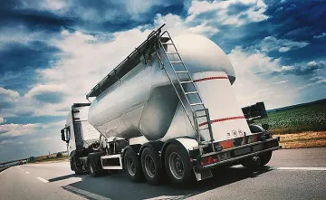 На косъм от нова трагедия: Цистерна в насрещното на "Тракия"