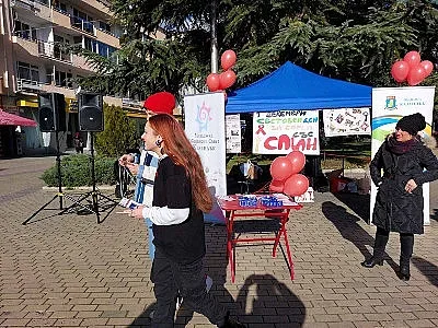 Студенти по медицина от ТрУ участваха в кампания срещу СПИН/ХИВ