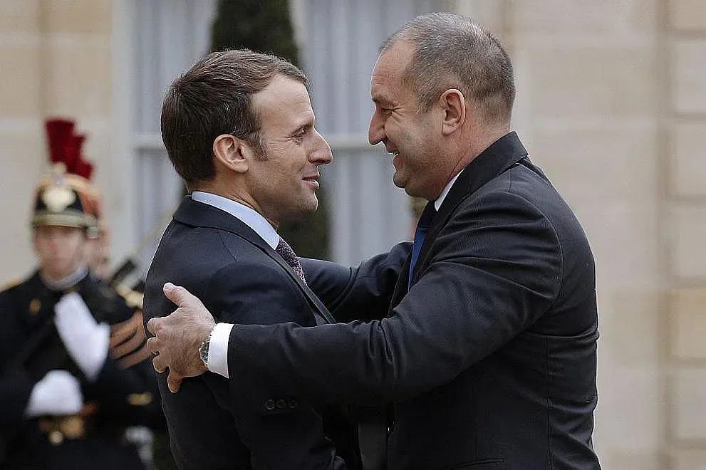 Радев води ключов разговор с Макрон. Какво си казаха