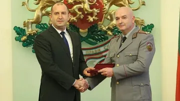 Радев пише на Мутафчийски, какъв е поводът