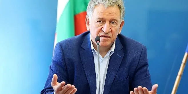Кацаров се боцна с бустерна доза. Коя ваксина избра?