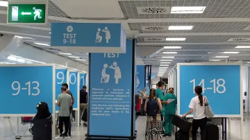 Тестват на Дунав мост идващите от ЮАР. Пращат всички в карантина