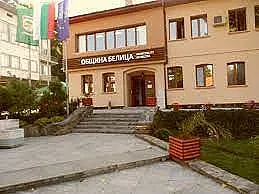 Кметът на Белица вдига заплатите на ваксинираните
