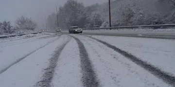 АПИ предупреди: Сняг ни затрупва до часове