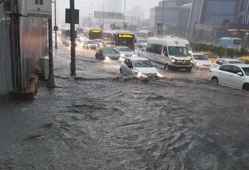 Ужас в Истанбул. Потоп помете мегаполиса