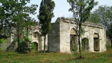 Гробницата на гиганта лекува и прави чудеса