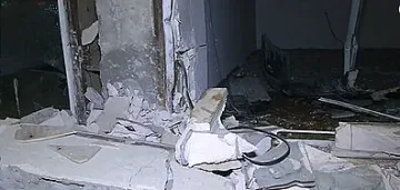 Екшън! Кола влетя във витрина на магазин